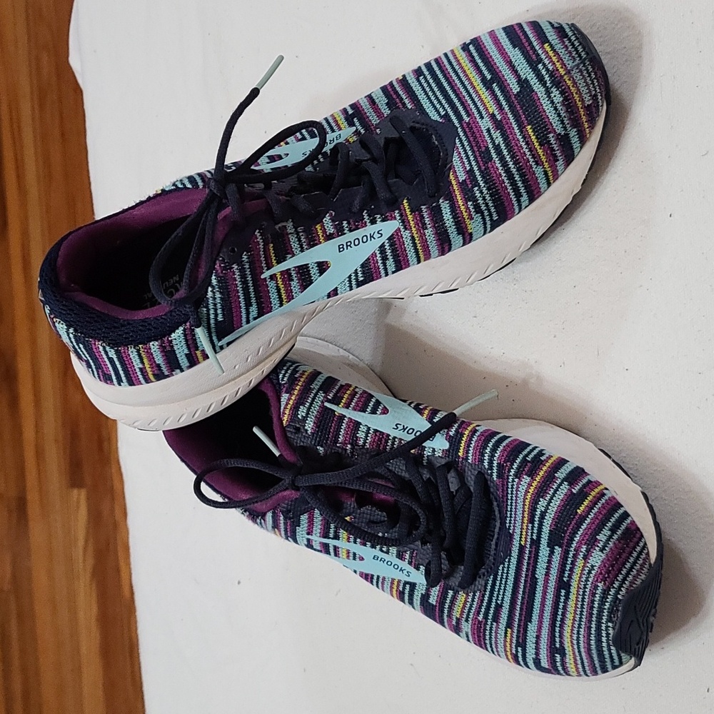 Brooks Launch 6 Womens Sneakers Navy/Aqua/Purple  Lace-up Lightweight Sz 9 EUC
